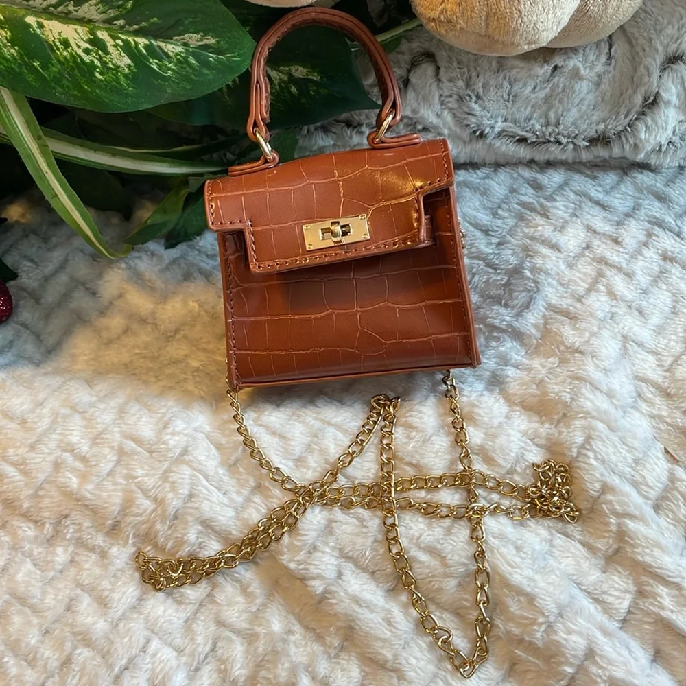 🎉 HP🎉 It’s just too Cute! Her lil purse chain or handle. Cognac FASHION NOVA NEW